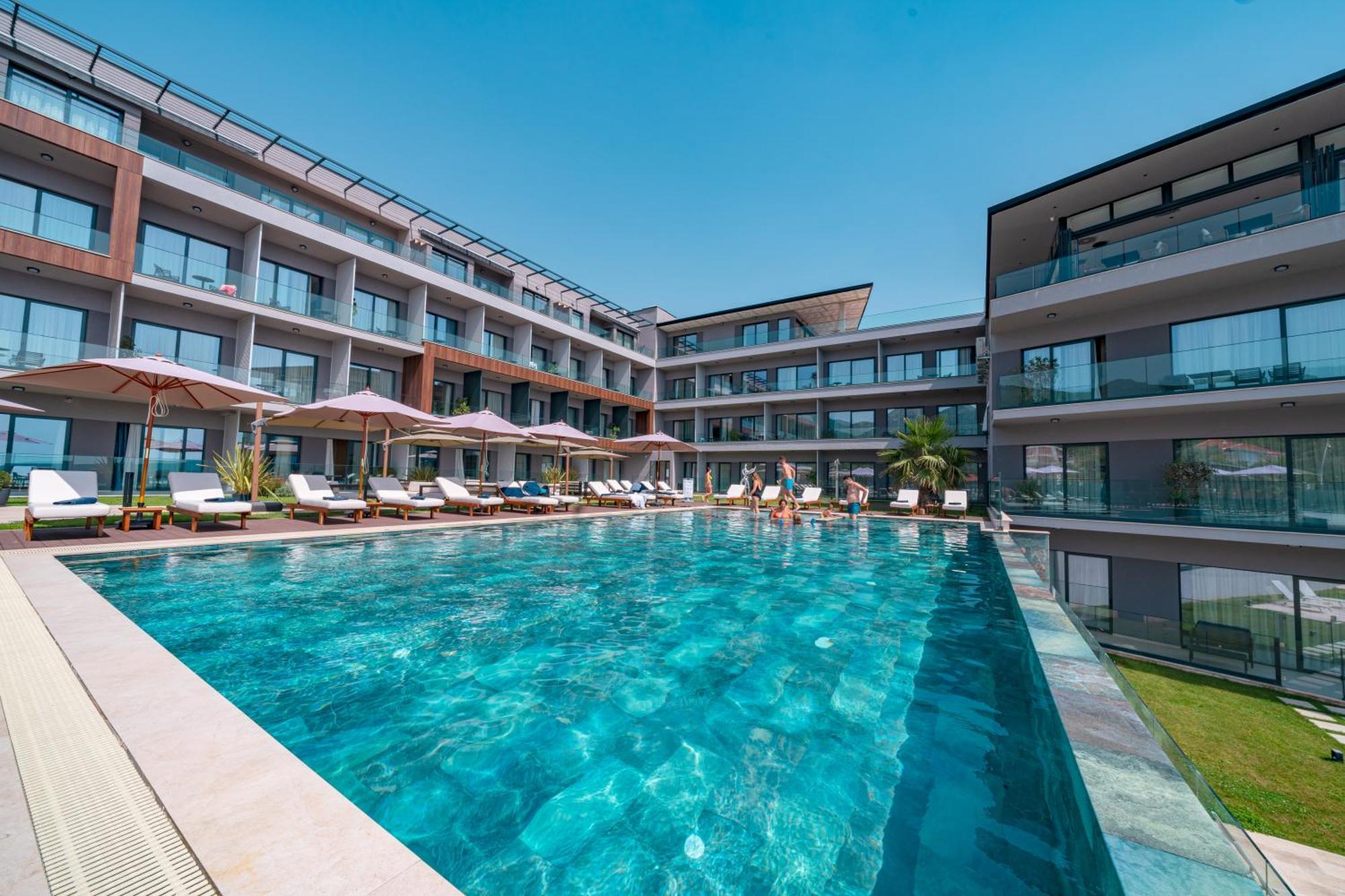 Royal Blue Resort & Residences Kavač Exterior foto